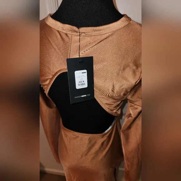 NWT! FASHION NOVA DRESS! - Picture 3 of 9